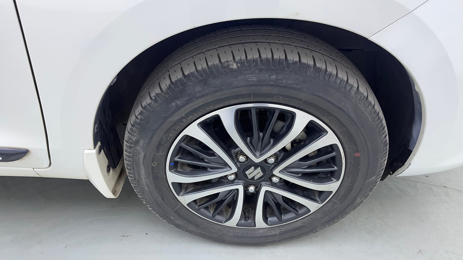 Used 2023 Maruti Suzuki Ertiga ZXi Plus AT Petrol Automatic tyres RIGHT FRONT TYRE RIM VIEW