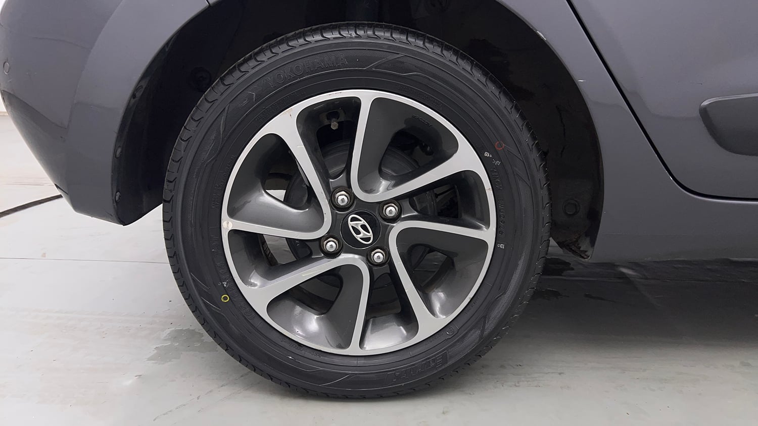 Used 2017 Hyundai Grand i10 Asta 1.2 Kappa VTVT Petrol Manual tyres RIGHT REAR TYRE RIM VIEW