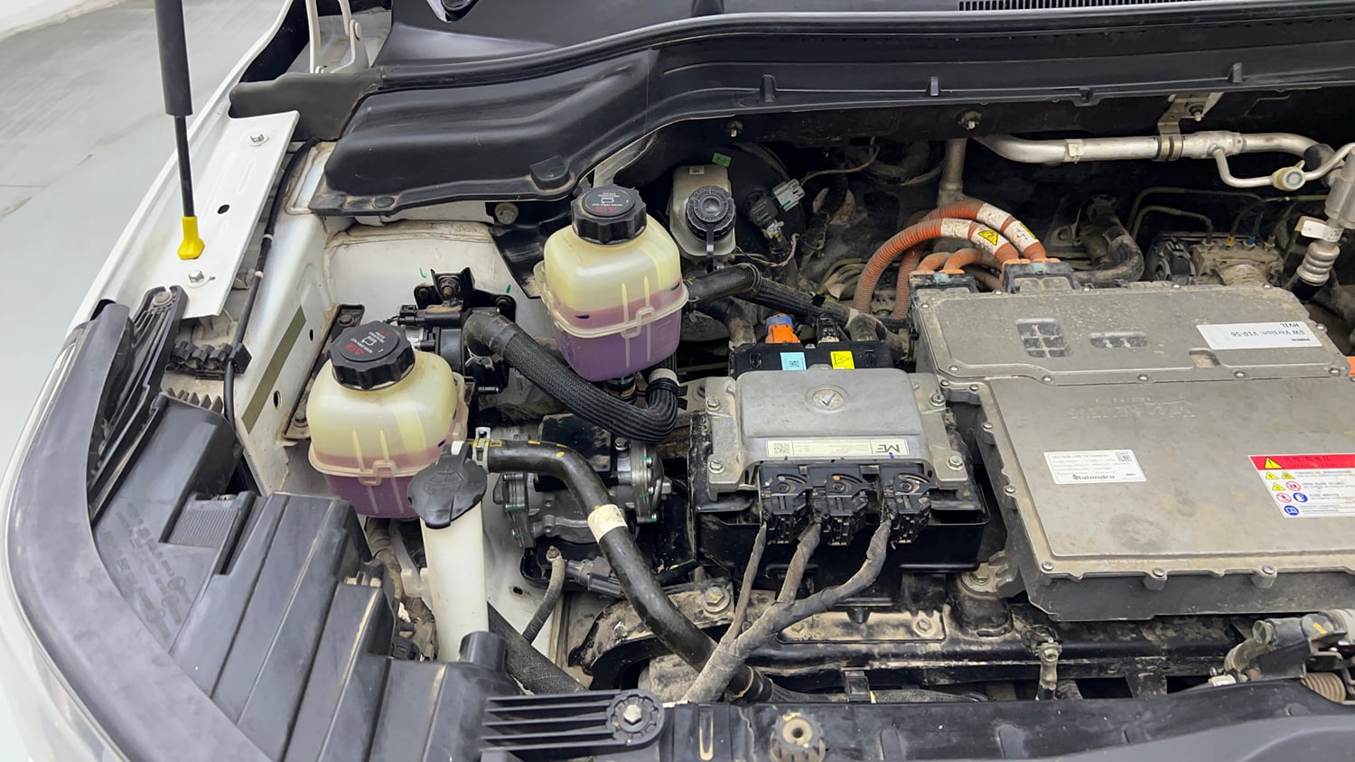 Used 2024 Mahindra XUV400 EL 39.4 KWH Dual Tone Electric Automatic engine ENGINE RIGHT SIDE VIEW
