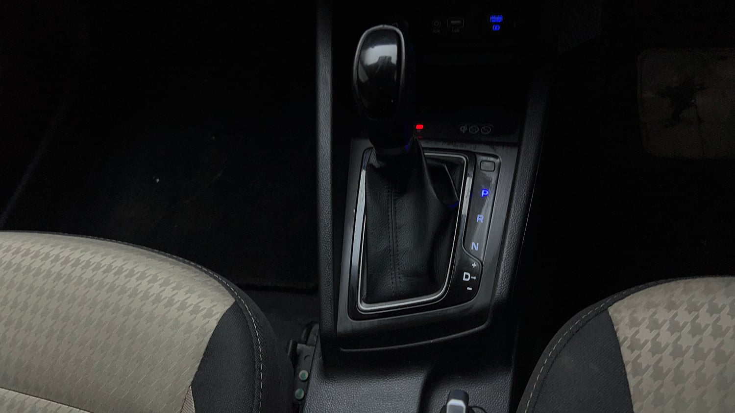 Used 2019 Hyundai Elite i20 Asta 1.2 (O) CVT Petrol Automatic interior GEAR  KNOB VIEW
