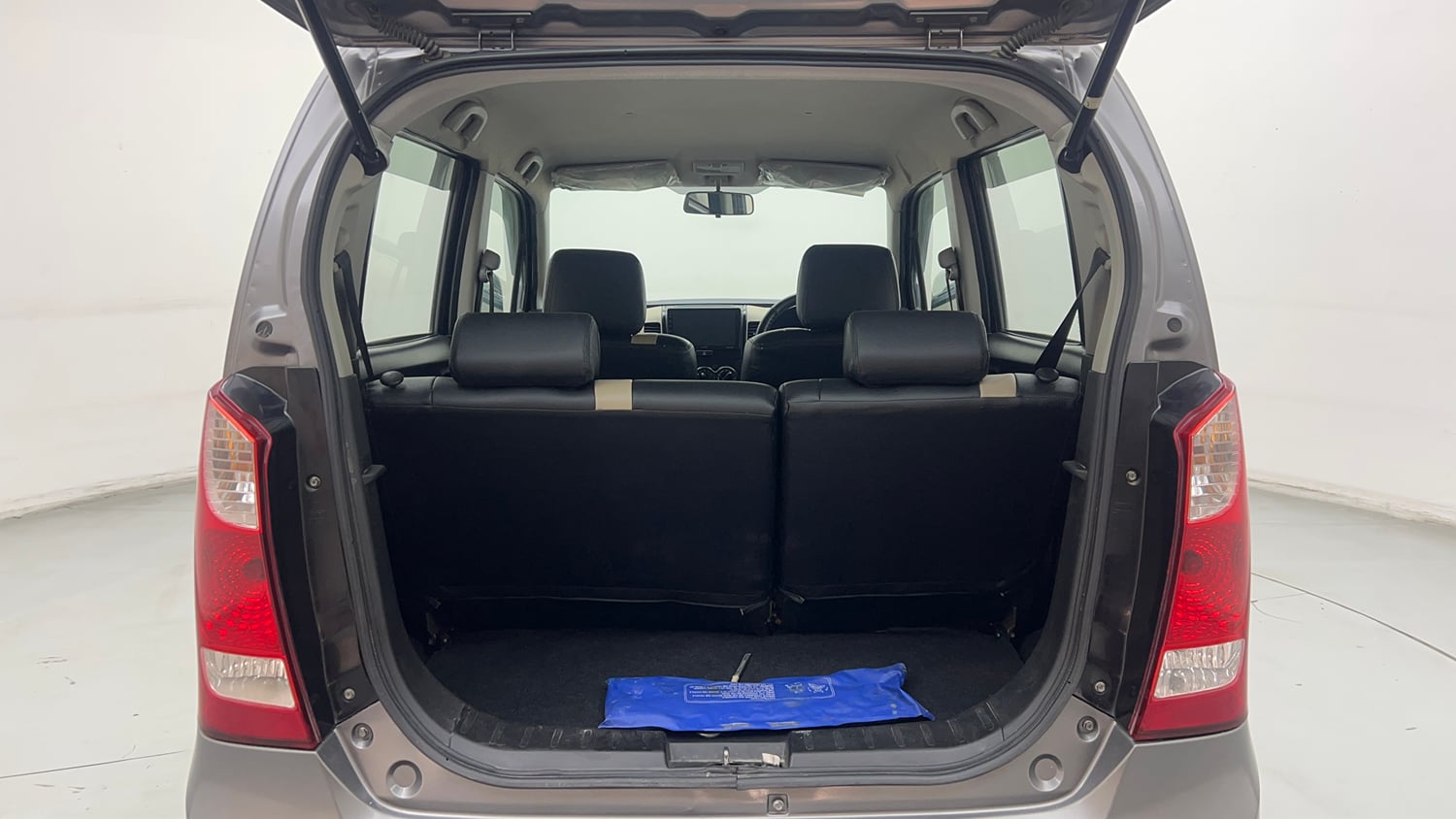 Used 2018 Maruti Suzuki Wagon R 1.0 VXI AMT (O) Petrol Automatic interior DICKY INSIDE VIEW
