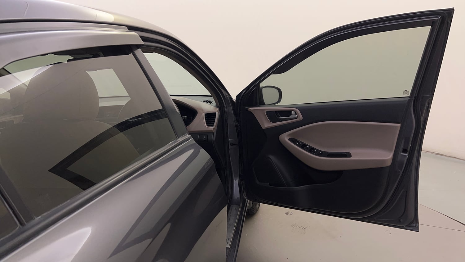 Used 2016 Hyundai Elite i20 Sportz 1.2 Petrol Manual interior RIGHT FRONT DOOR OPEN VIEW