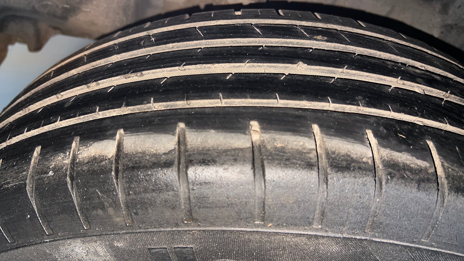 Used 2018 Maruti Suzuki Swift ZXi AMT Petrol Automatic tyres RIGHT REAR TYRE TREAD VIEW