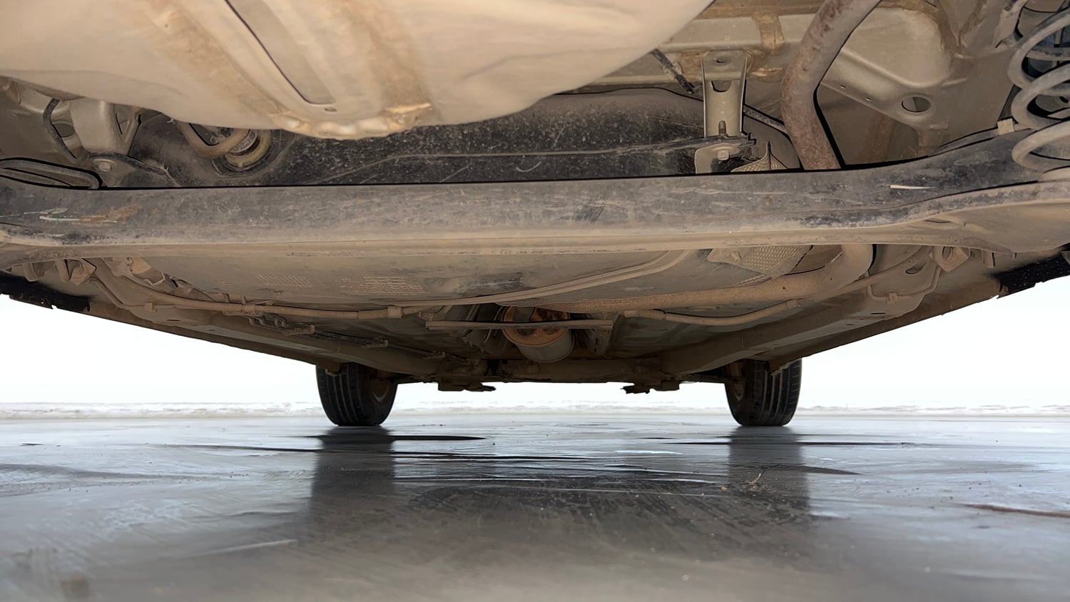 Used 2018 Maruti Suzuki Swift ZXi AMT Petrol Automatic extra REAR UNDERBODY VIEW (TAKEN FROM REAR)