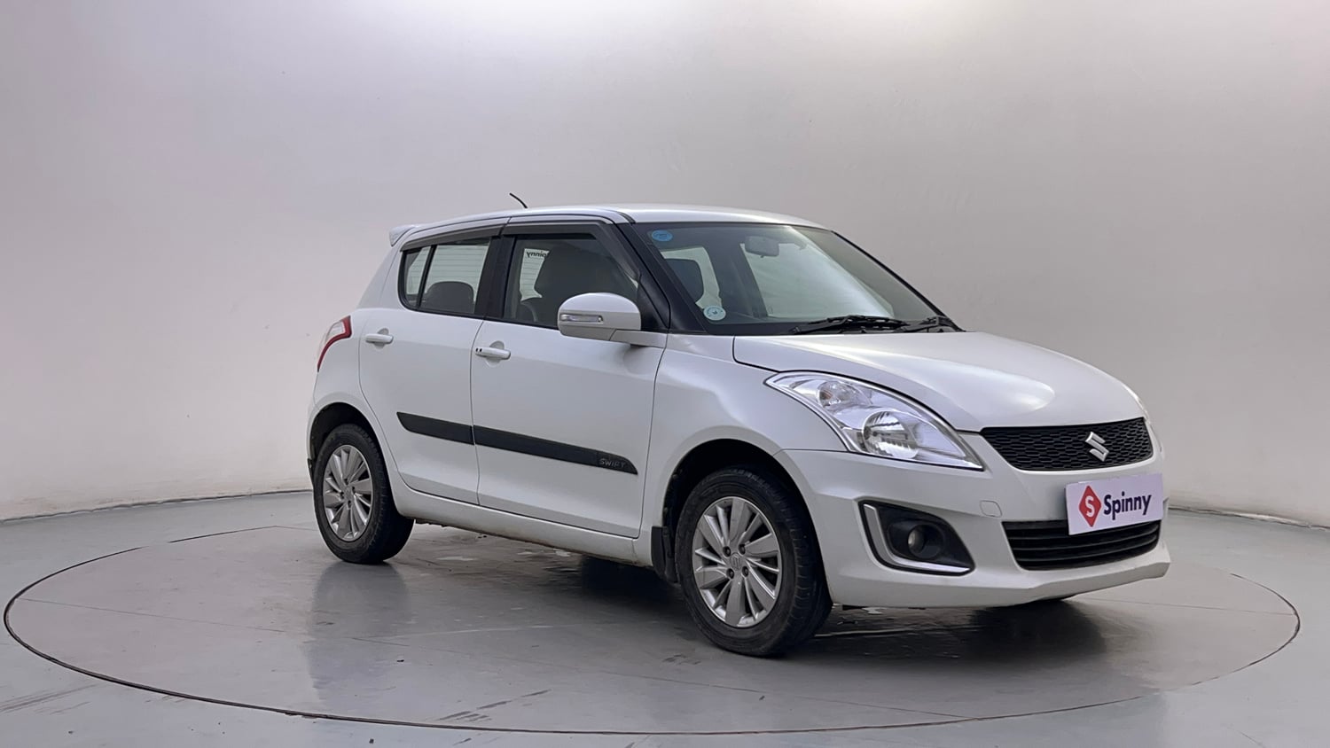 Used 2016 Maruti Suzuki Swift ZXi Petrol Manual exterior RIGHT FRONT CORNER VIEW