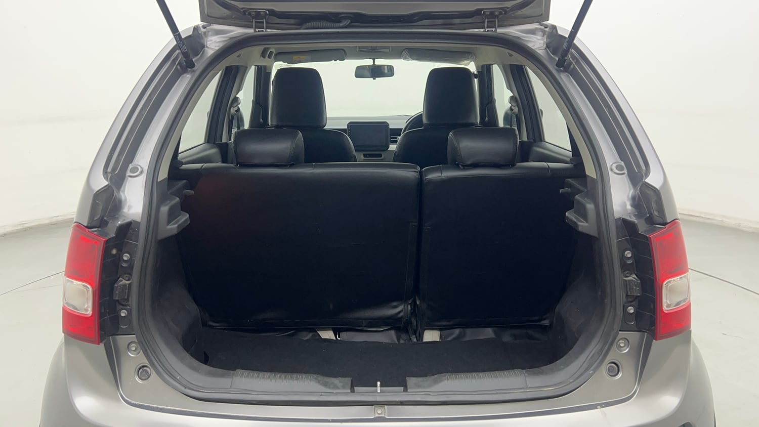 Used 2018 Maruti Suzuki Ignis Delta 1.2 AMT Petrol Automatic interior DICKY INSIDE VIEW