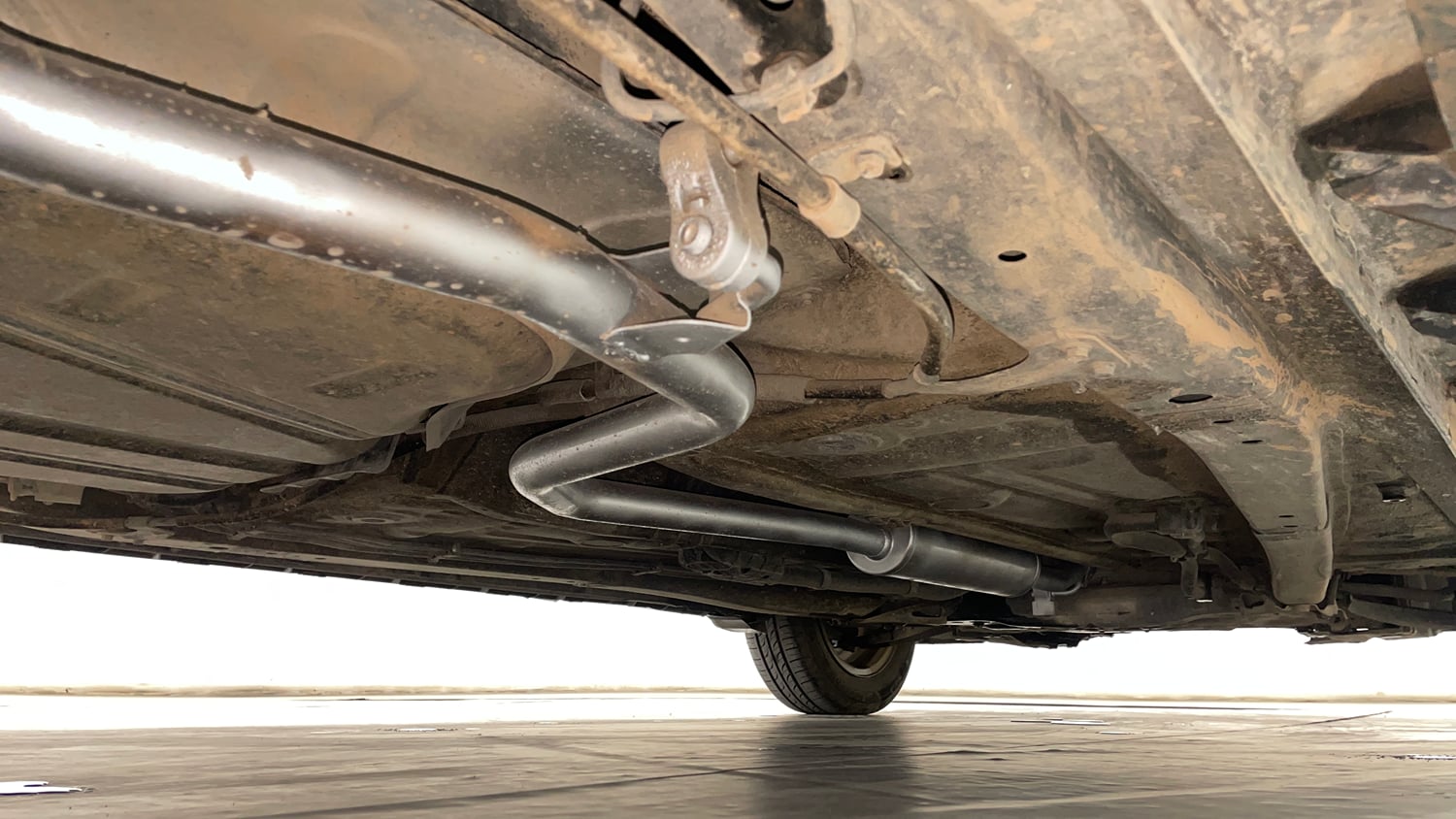 Used 2019 Maruti Suzuki XL6 Alpha AT Petrol Petrol Automatic extra REAR RIGHT UNDERBODY VIEW