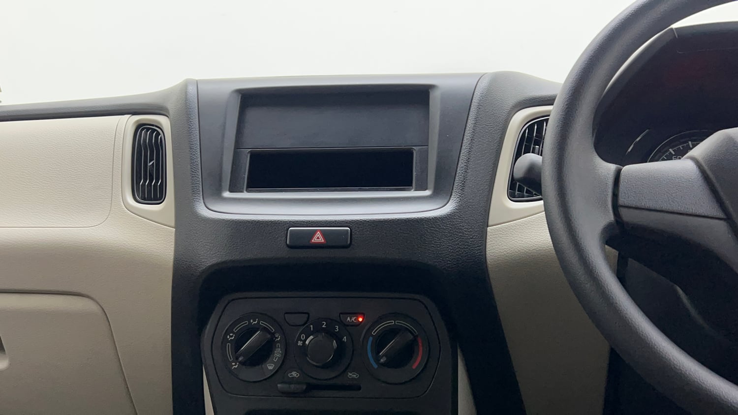 Used 2019 Maruti Suzuki Wagon R LXi 1.0 Petrol Manual interior MUSIC SYSTEM & AC CONTROL VIEW