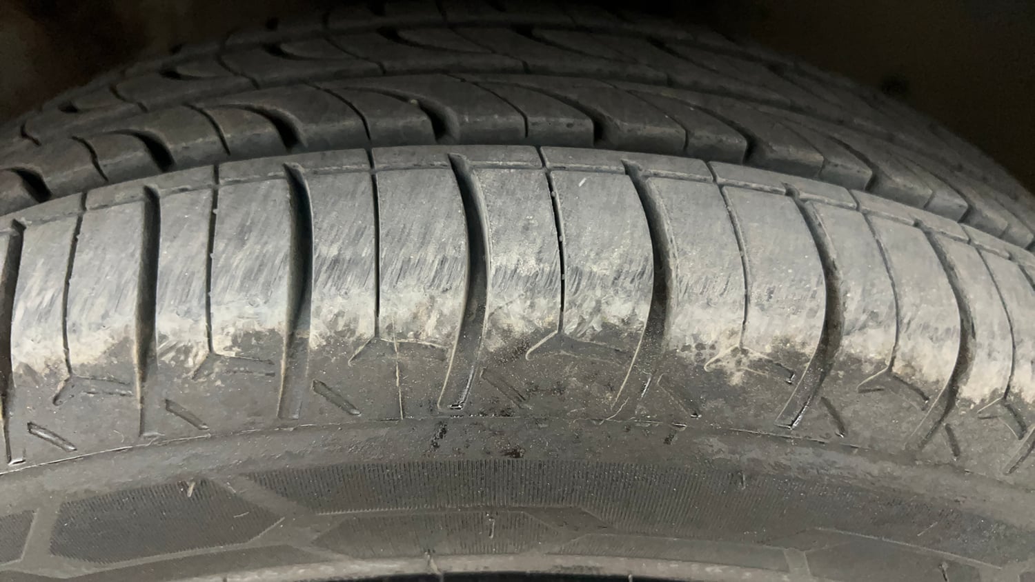 Used 2018 Maruti Suzuki Ignis Delta 1.2 AMT Petrol Automatic tyres RIGHT FRONT TYRE TREAD VIEW