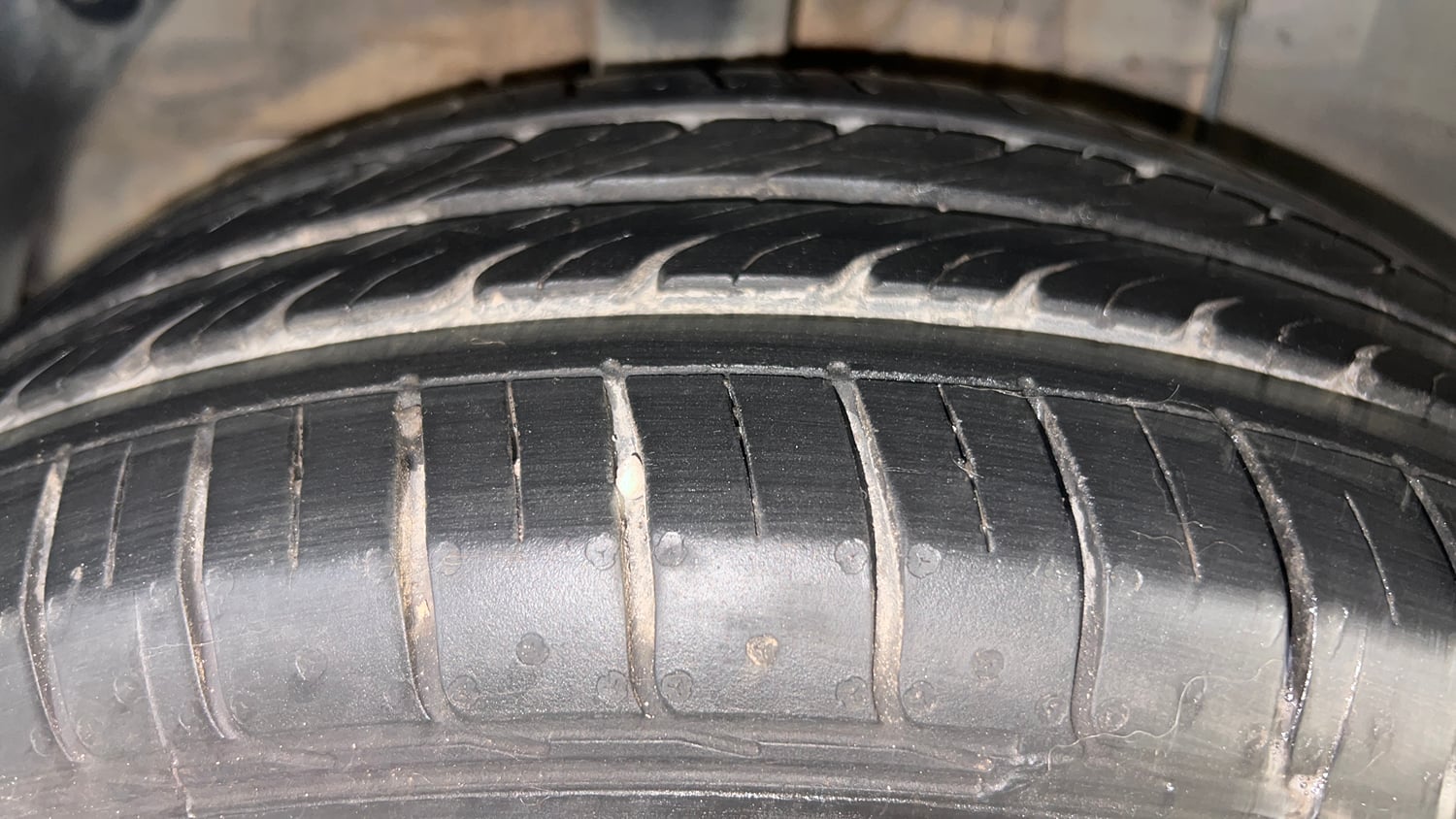Used 2016 Hyundai Elite i20 Sportz 1.2 Petrol Manual tyres RIGHT REAR TYRE TREAD VIEW