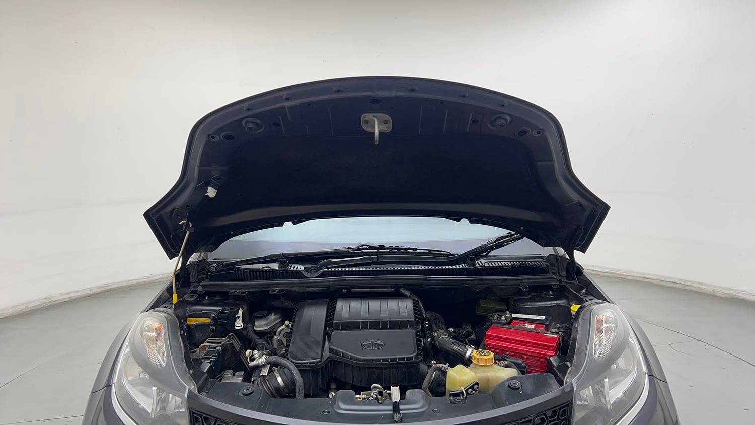 Used 2019 Tata Nexon XMA Diesel Diesel Automatic engine ENGINE & BONNET OPEN FRONT VIEW