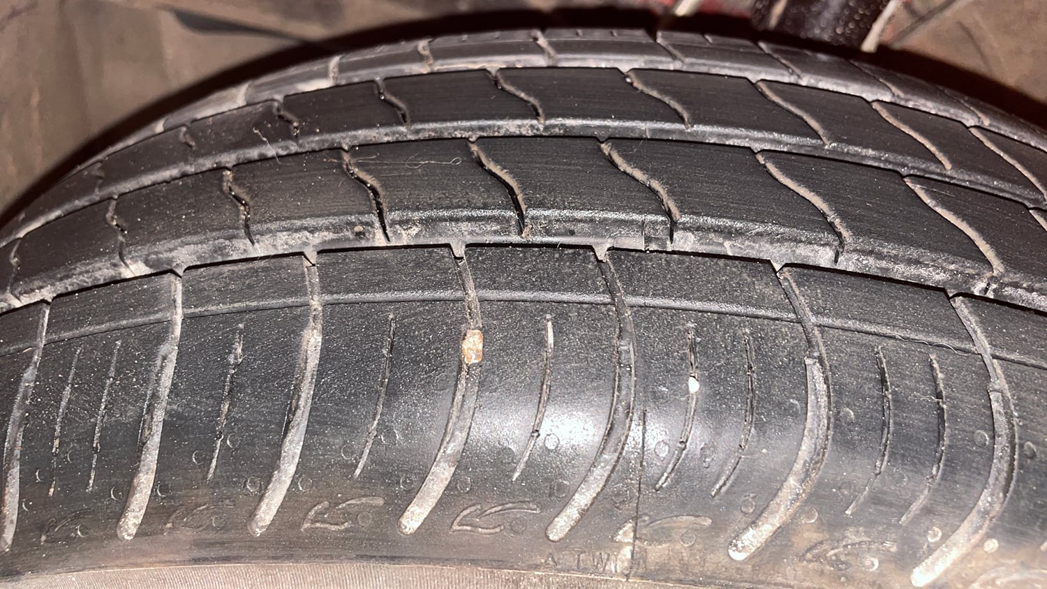 Used 2017 Maruti Suzuki Baleno Delta 1.2 Petrol Manual tyres LEFT FRONT TYRE TREAD VIEW