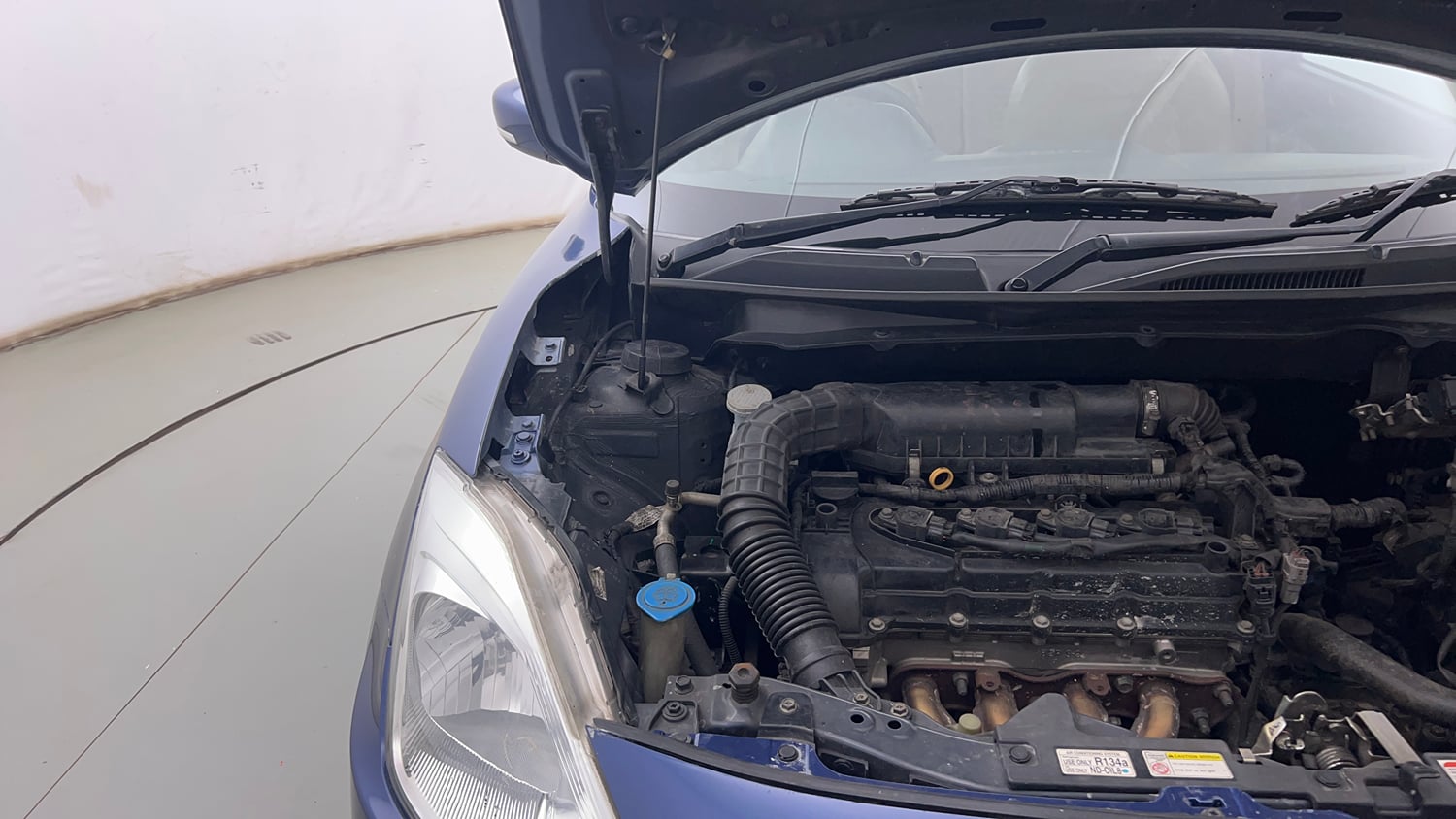 Used 2018 Maruti Suzuki Dzire VXi Petrol Manual engine ENGINE RIGHT SIDE HINGE & APRON VIEW