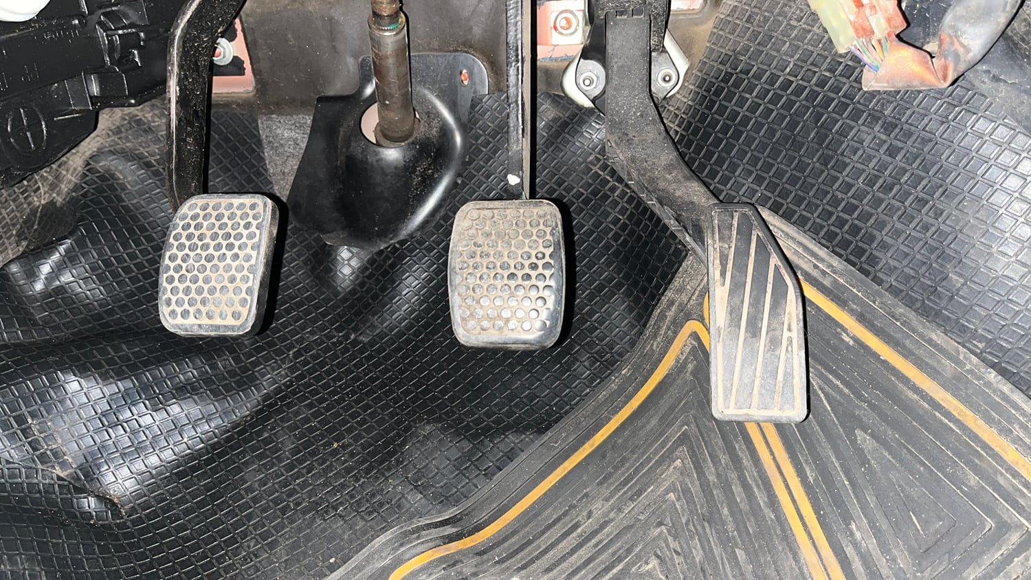 Used 2015 Maruti Suzuki Alto K10 VXi (O) Petrol Manual interior PEDALS VIEW