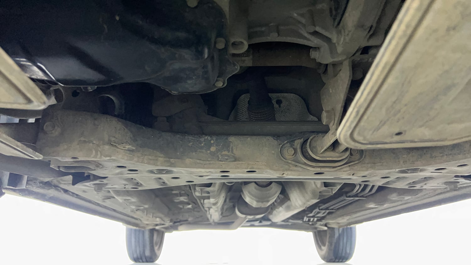 Used 2023 Kia Sonet HTK 1.2 Petrol MT Petrol Manual extra FRONT LEFT UNDERBODY VIEW