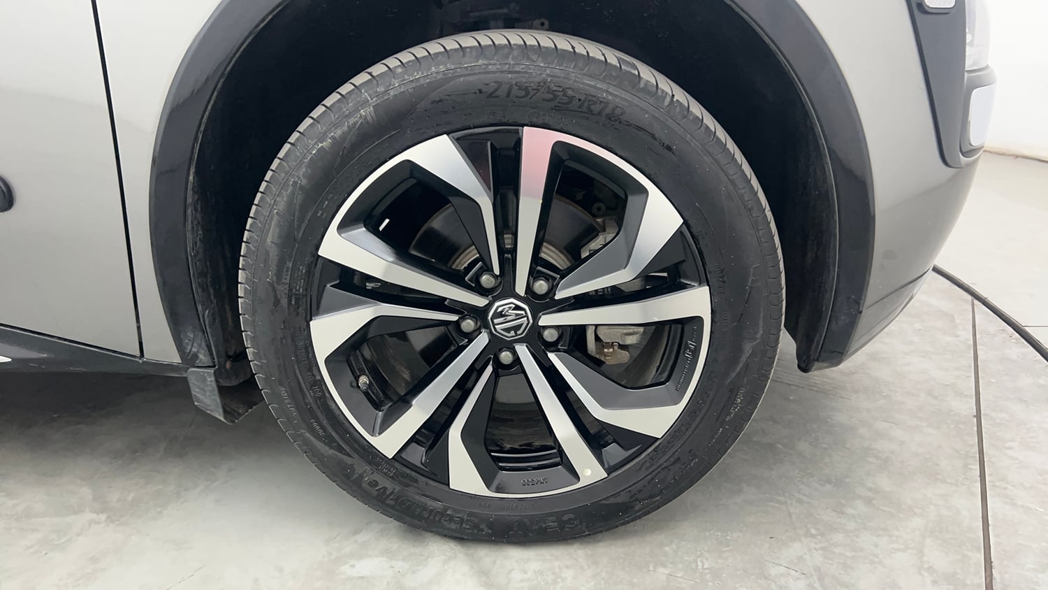 Used 2026 MG Motors Windsor EV Essence Pro Electric Automatic tyres RIGHT FRONT TYRE RIM VIEW
