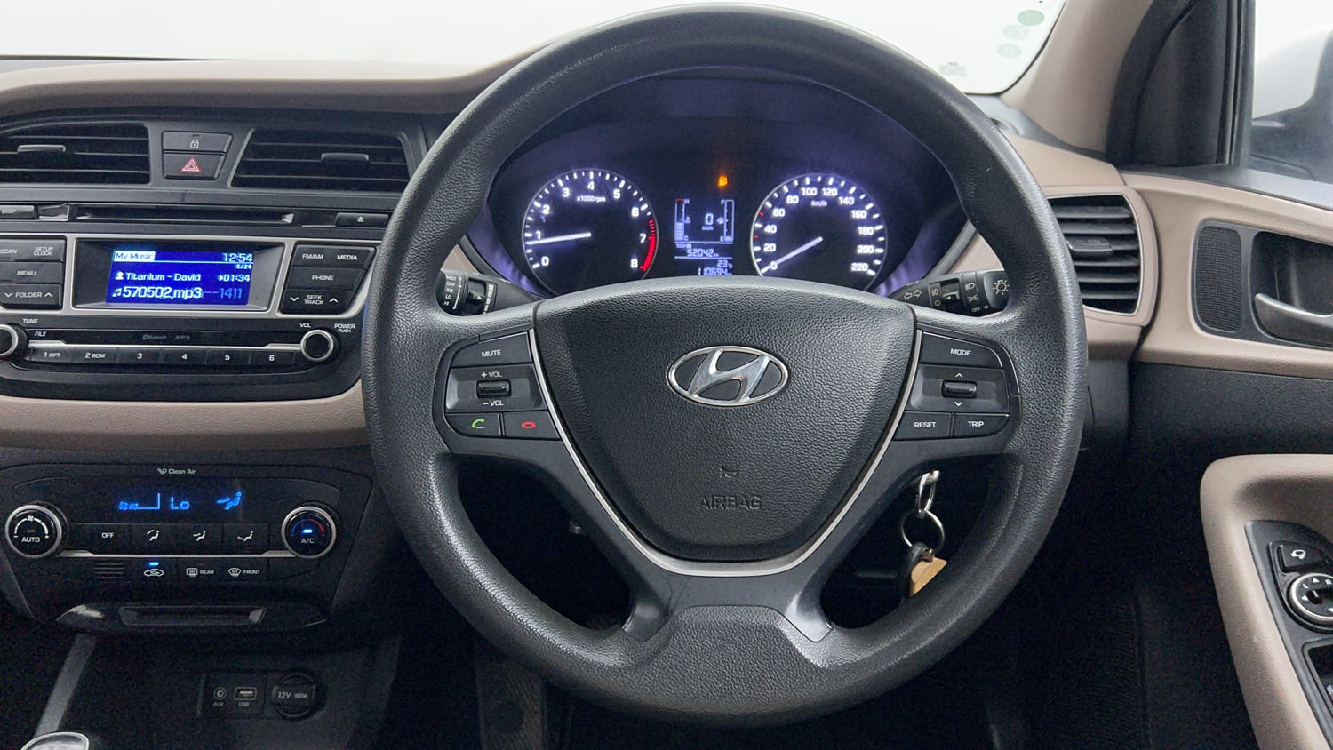 Used 2015 Hyundai Elite i20 Sportz 1.2 Petrol Manual interior STEERING VIEW