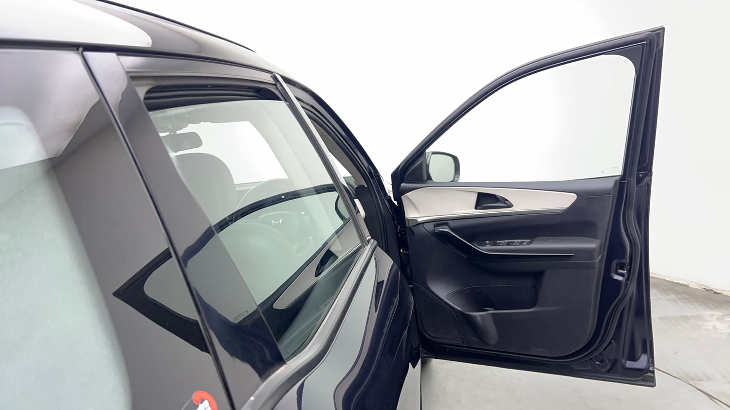Used 2024 Mahindra XUV700 AX 5 Diesel AT 7 STR Diesel Automatic interior RIGHT FRONT DOOR OPEN VIEW