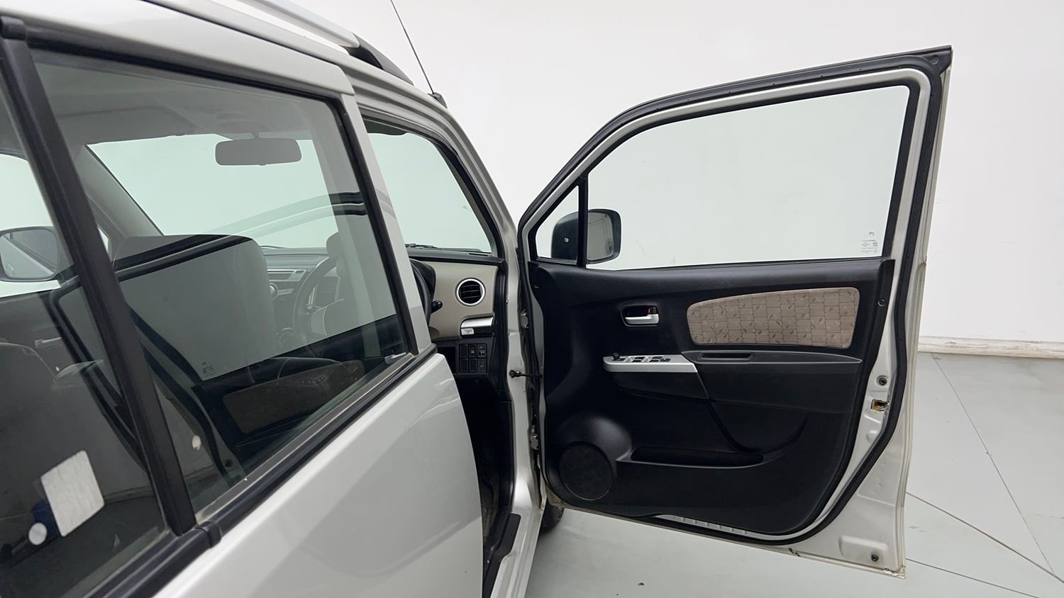 Used 2014 Maruti Suzuki Wagon R VXI Petrol Manual interior RIGHT FRONT DOOR OPEN VIEW