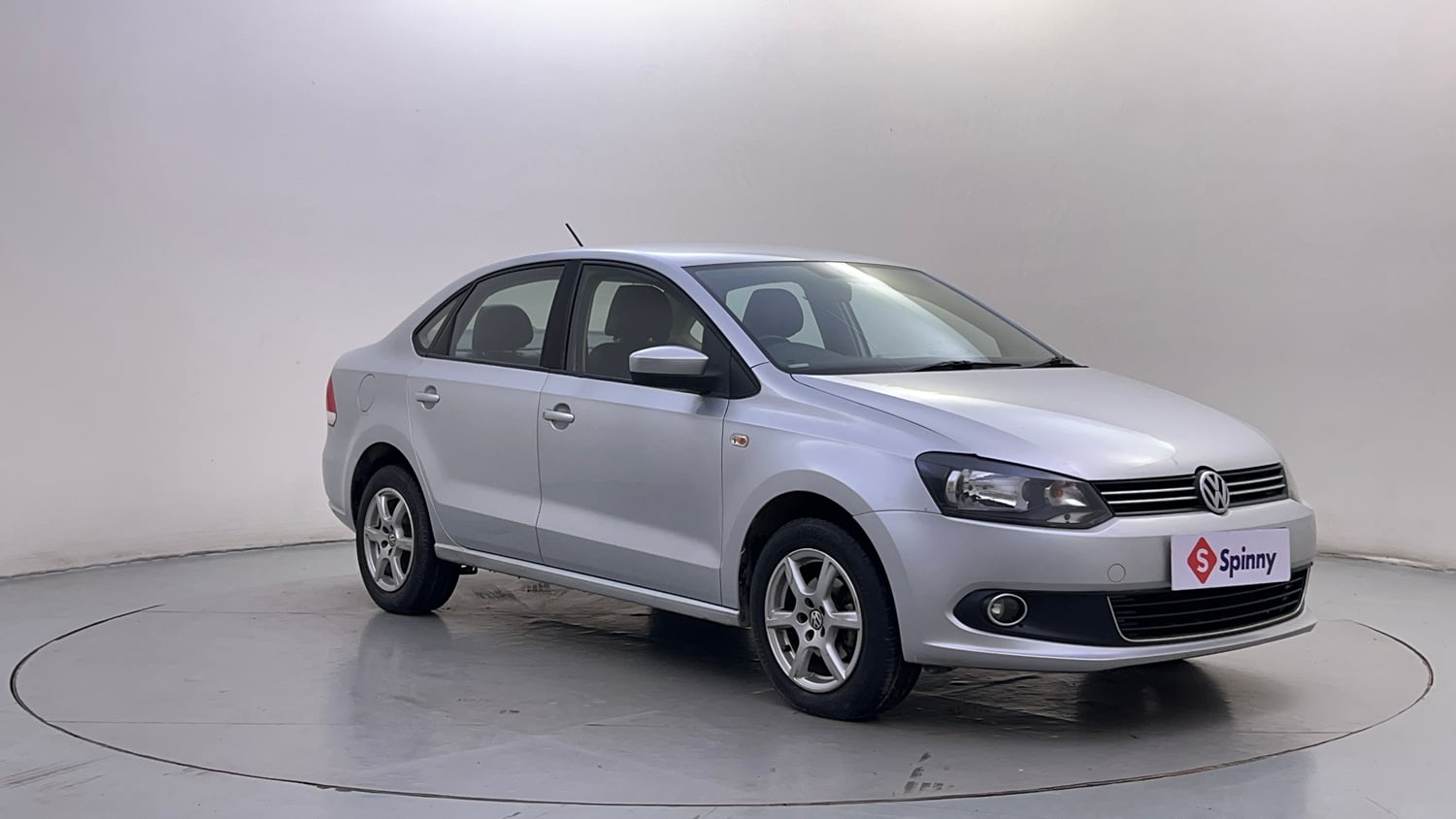 Used 2014 Volkswagen Vento Highline Petrol Petrol Manual exterior RIGHT FRONT CORNER VIEW