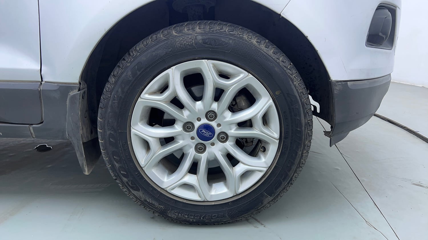 Used 2015 Ford EcoSport Titanium 1.5L Ti-VCT AT Petrol Automatic tyres RIGHT FRONT TYRE RIM VIEW
