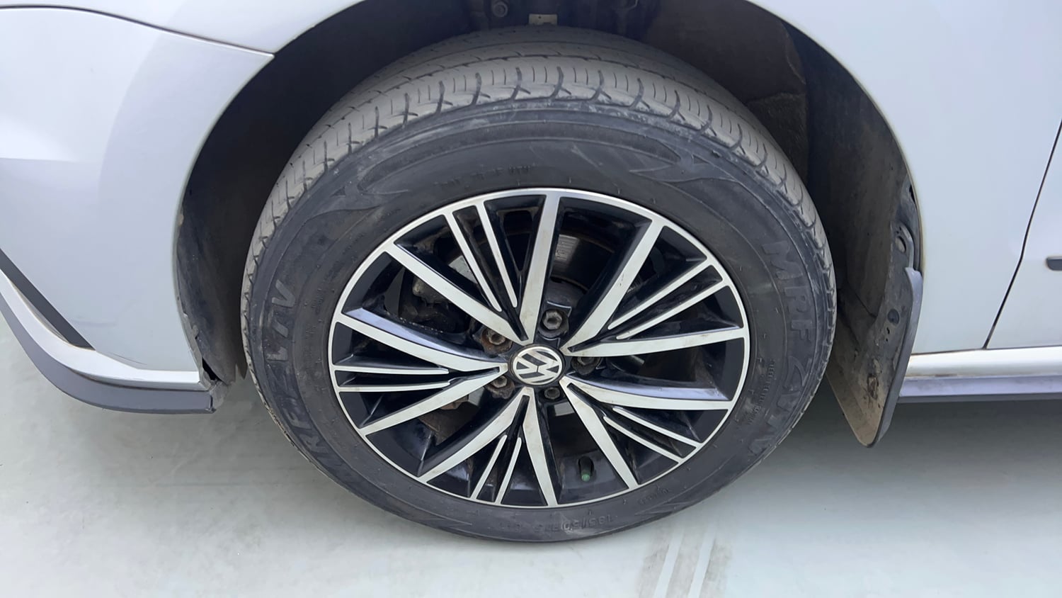 Used 2022 Volkswagen Vento Highline 1.0L TSI Petrol Manual tyres LEFT FRONT TYRE RIM VIEW