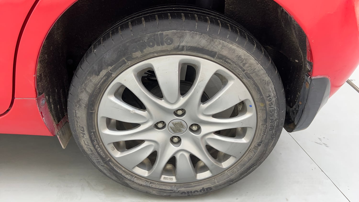 Used 2016 Maruti Suzuki Baleno Zeta 1.2 Petrol Manual tyres LEFT REAR TYRE RIM VIEW