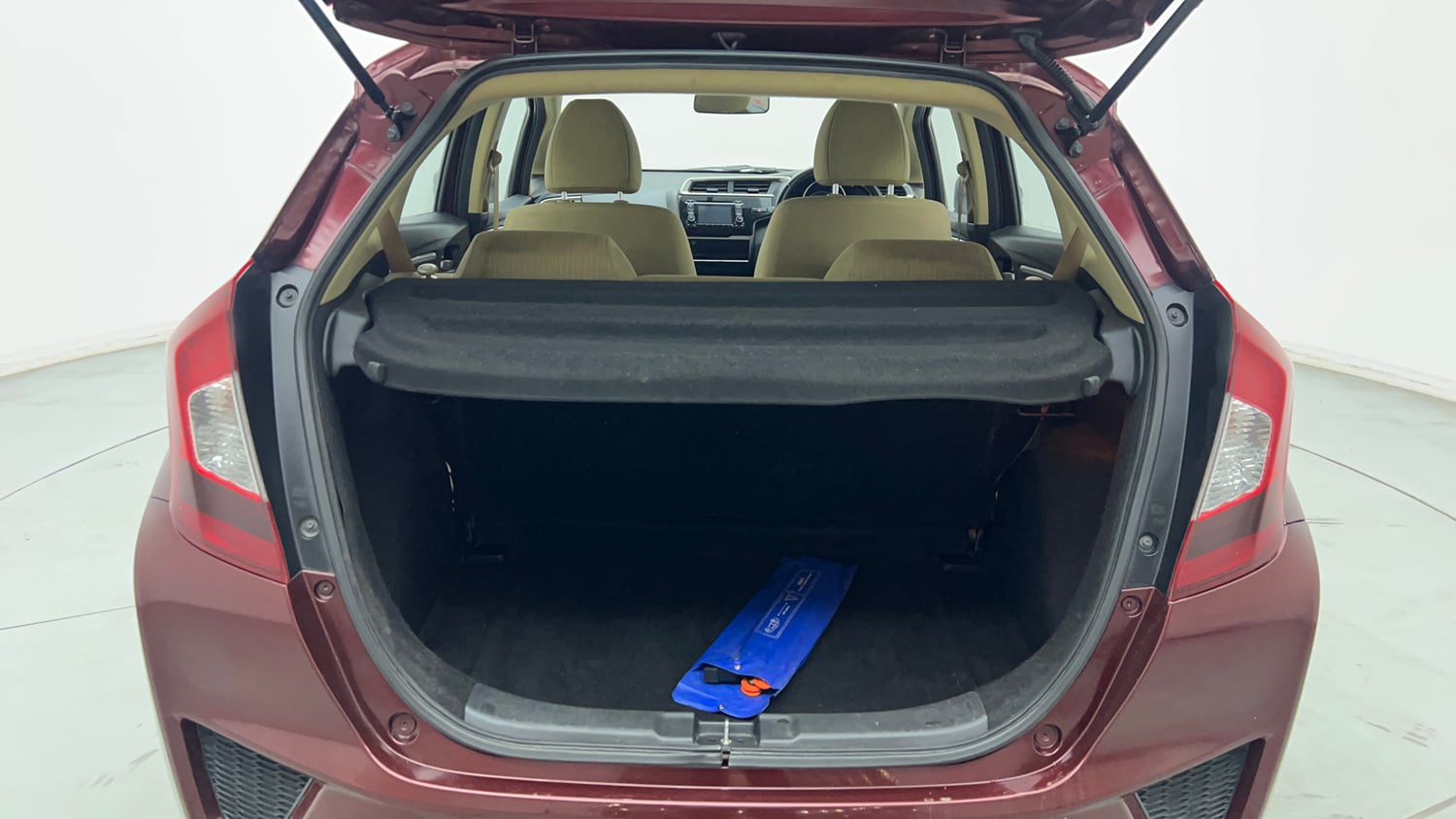 Used 2017 Honda Jazz V AT Petrol Petrol Automatic interior DICKY INSIDE VIEW