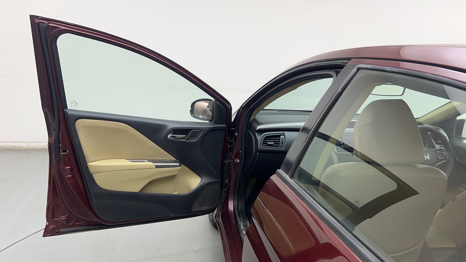 Used 2016 Honda City V Petrol Manual interior LEFT FRONT DOOR OPEN VIEW