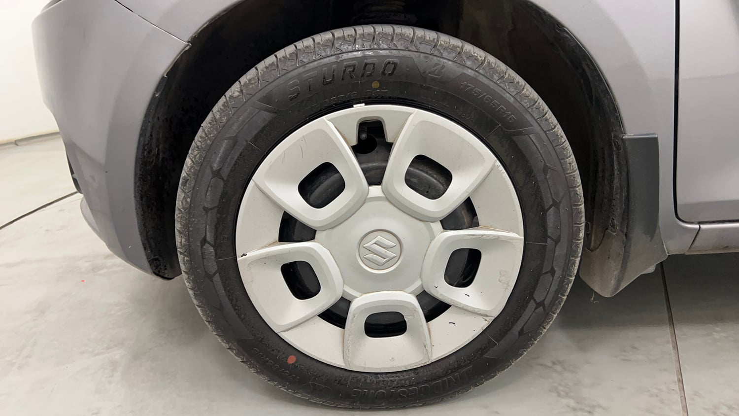 Used 2018 Maruti Suzuki Ignis Delta 1.2 AMT Petrol Automatic tyres LEFT FRONT TYRE RIM VIEW
