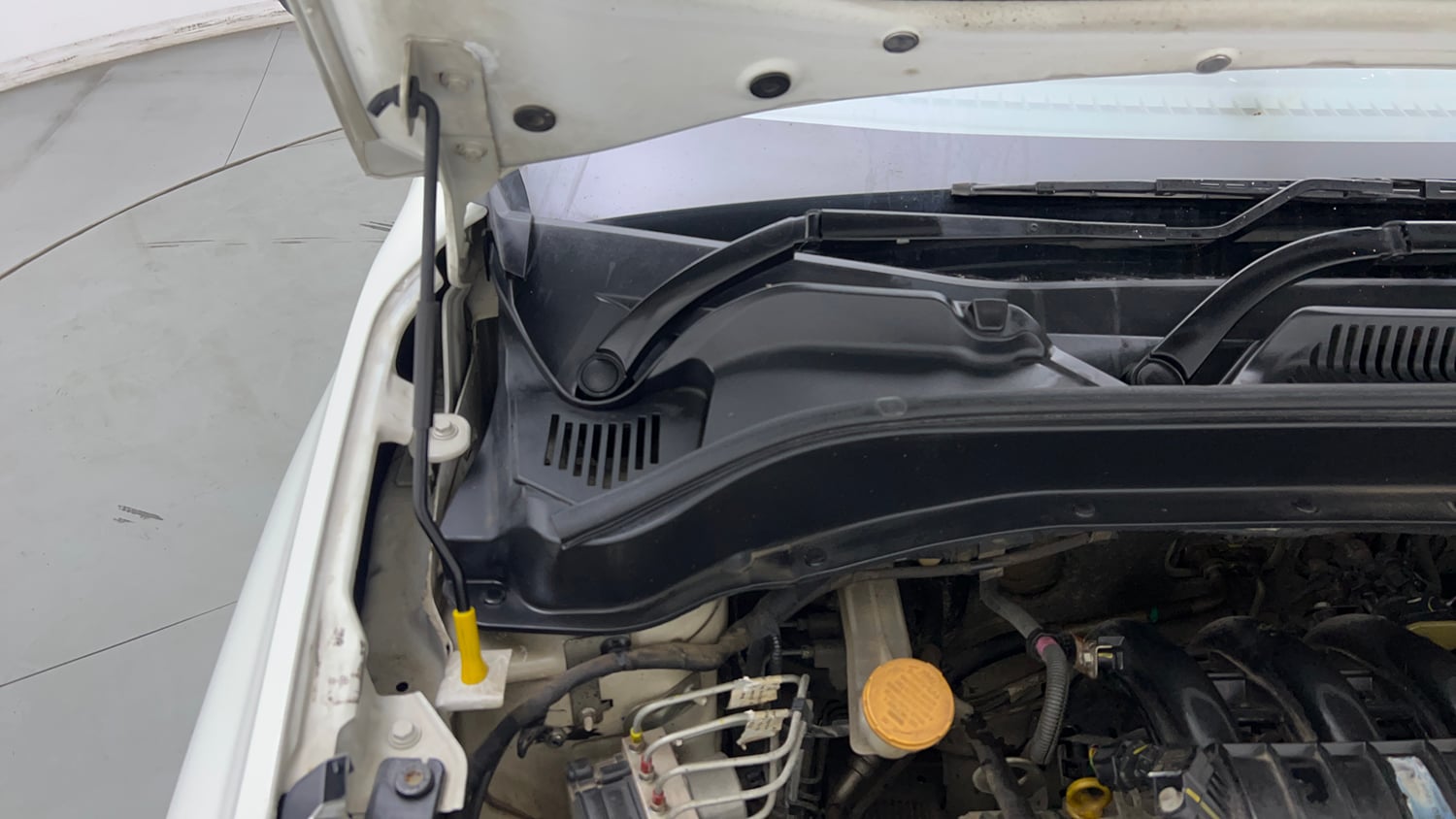 Used 2023 Tata Punch Accomplished AMT Petrol Automatic engine ENGINE RIGHT SIDE HINGE & APRON VIEW