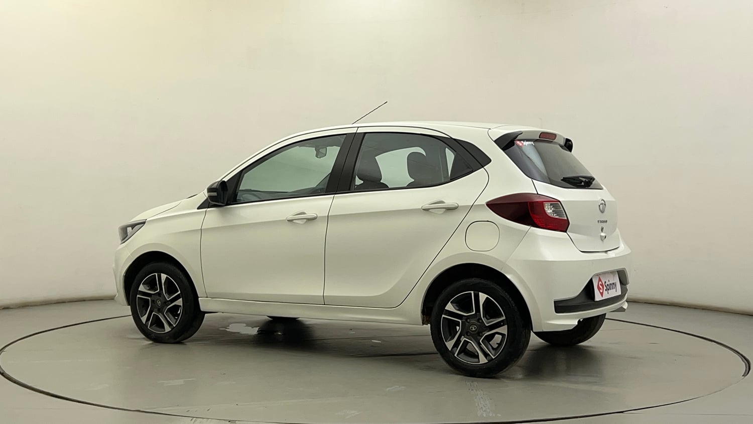 Used 2020 Tata Tiago XZ Plus Petrol Manual exterior LEFT REAR CORNER VIEW