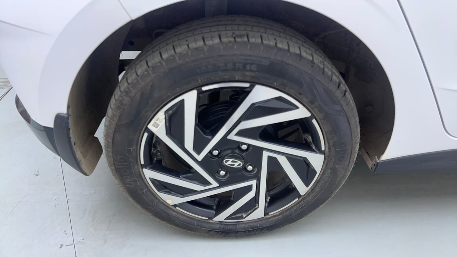 Used 2026 Hyundai New i20 Asta (O) 1.2 IVT Petrol Automatic tyres RIGHT REAR TYRE RIM VIEW