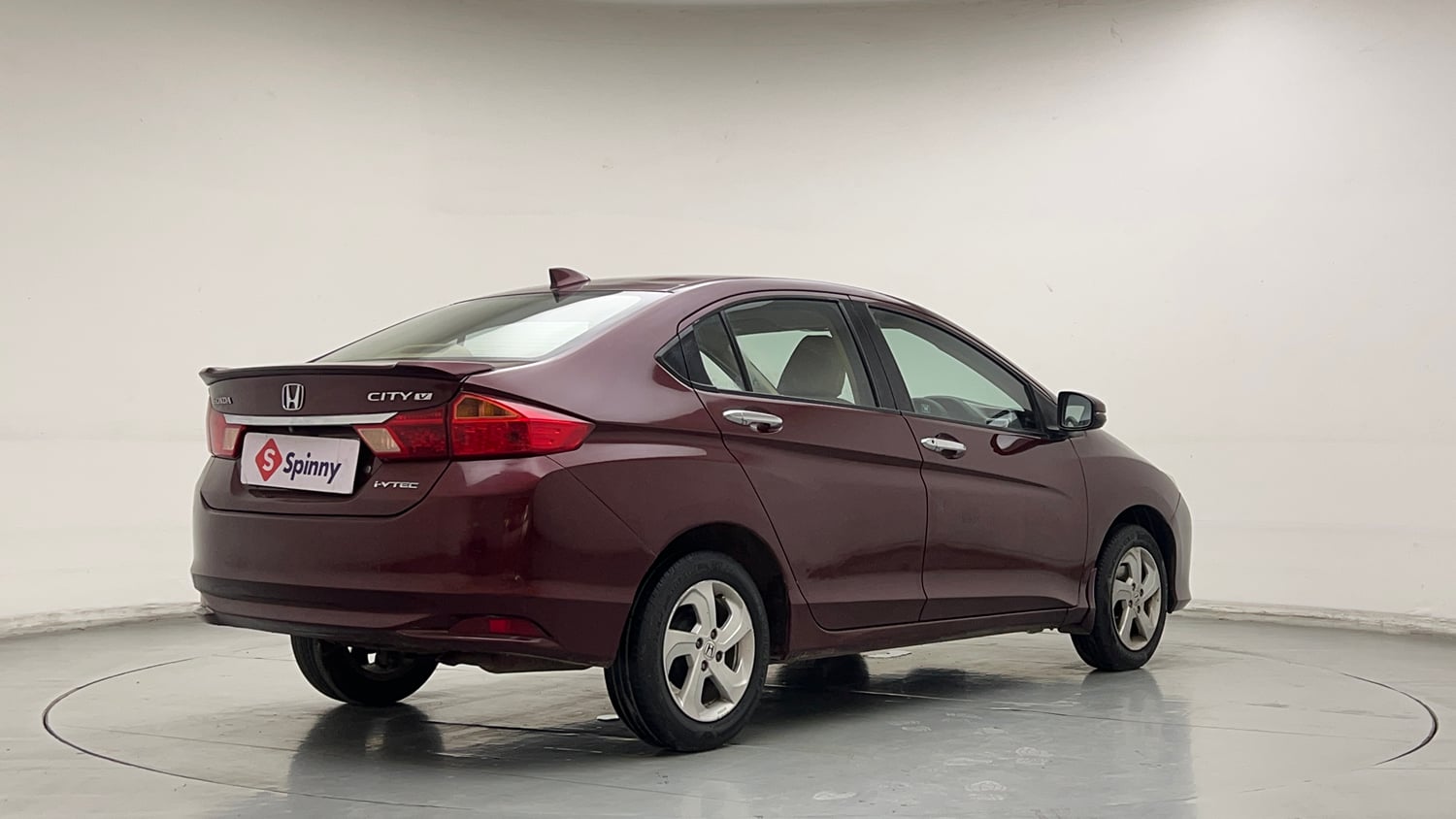 Used 2016 Honda City V Petrol Manual exterior RIGHT REAR CORNER VIEW
