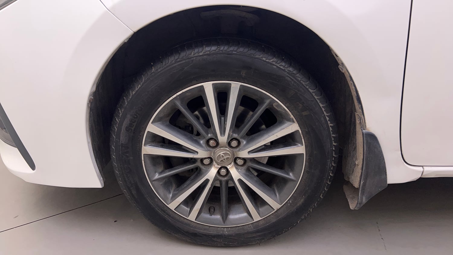 Used 2018 Toyota Corolla Altis VL CVT Petrol Petrol Automatic tyres LEFT FRONT TYRE RIM VIEW