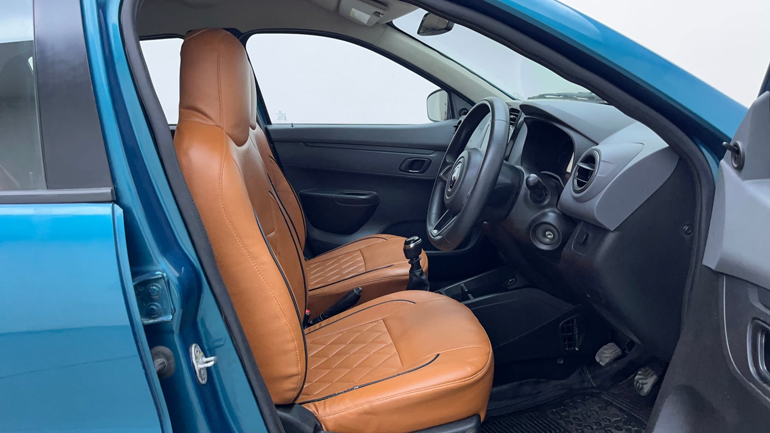 Used 2022 Renault Kwid RXT 1.0 (O) Petrol Manual interior RIGHT SIDE FRONT DOOR CABIN VIEW