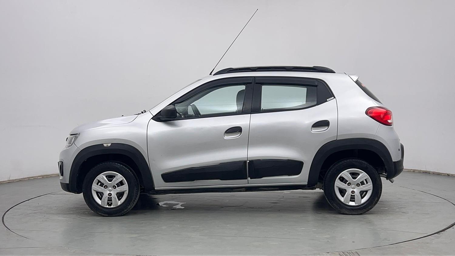 Used 2016 Renault Kwid RXT Petrol Manual exterior LEFT SIDE VIEW
