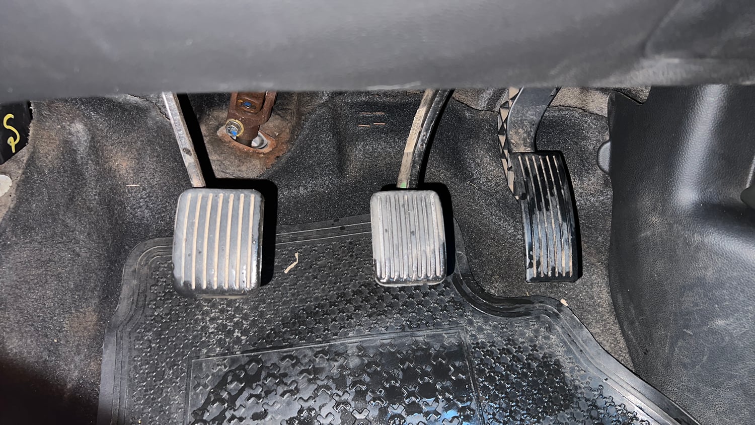 Used 2014 Hyundai Xcent S 1.2 Petrol Manual interior PEDALS VIEW