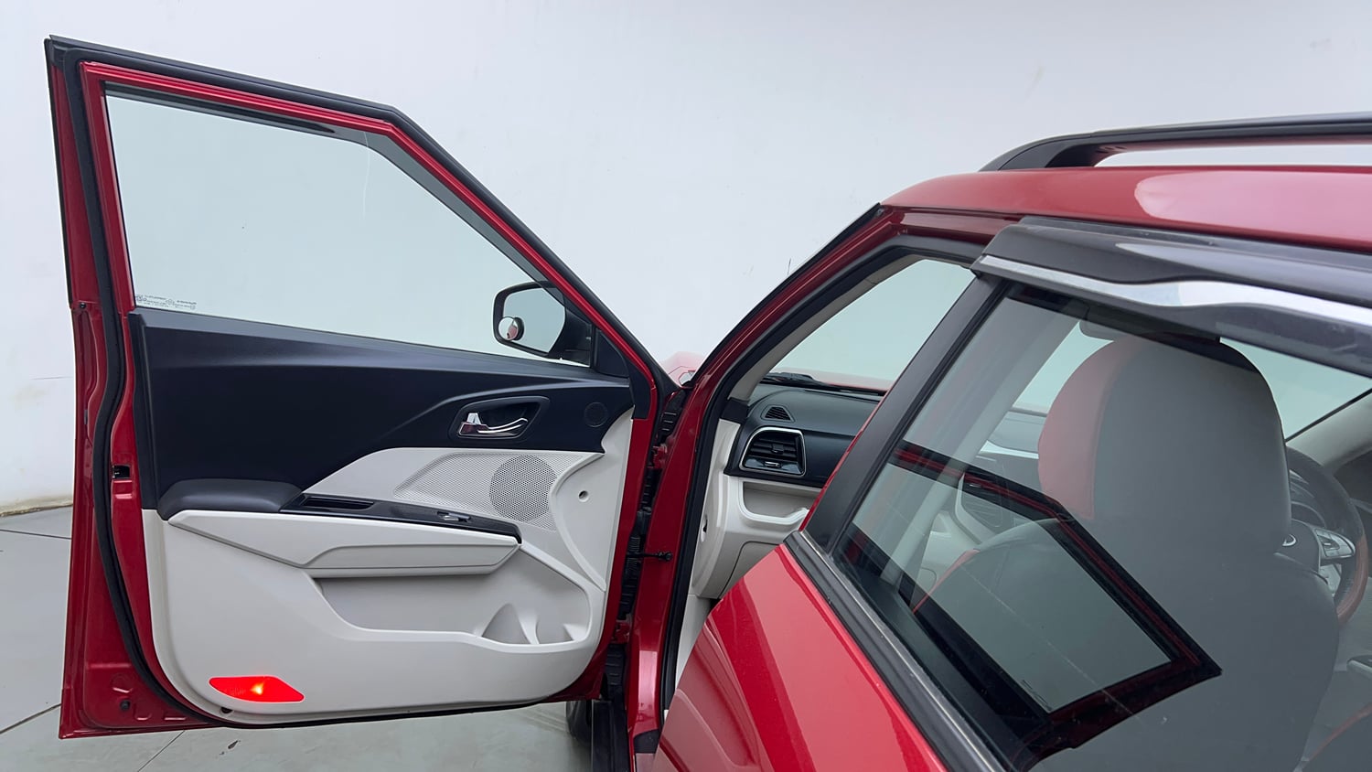 Used 2021 Mahindra XUV 300 W8 (O) 1.2 Petrol AMT Petrol Automatic interior LEFT FRONT DOOR OPEN VIEW