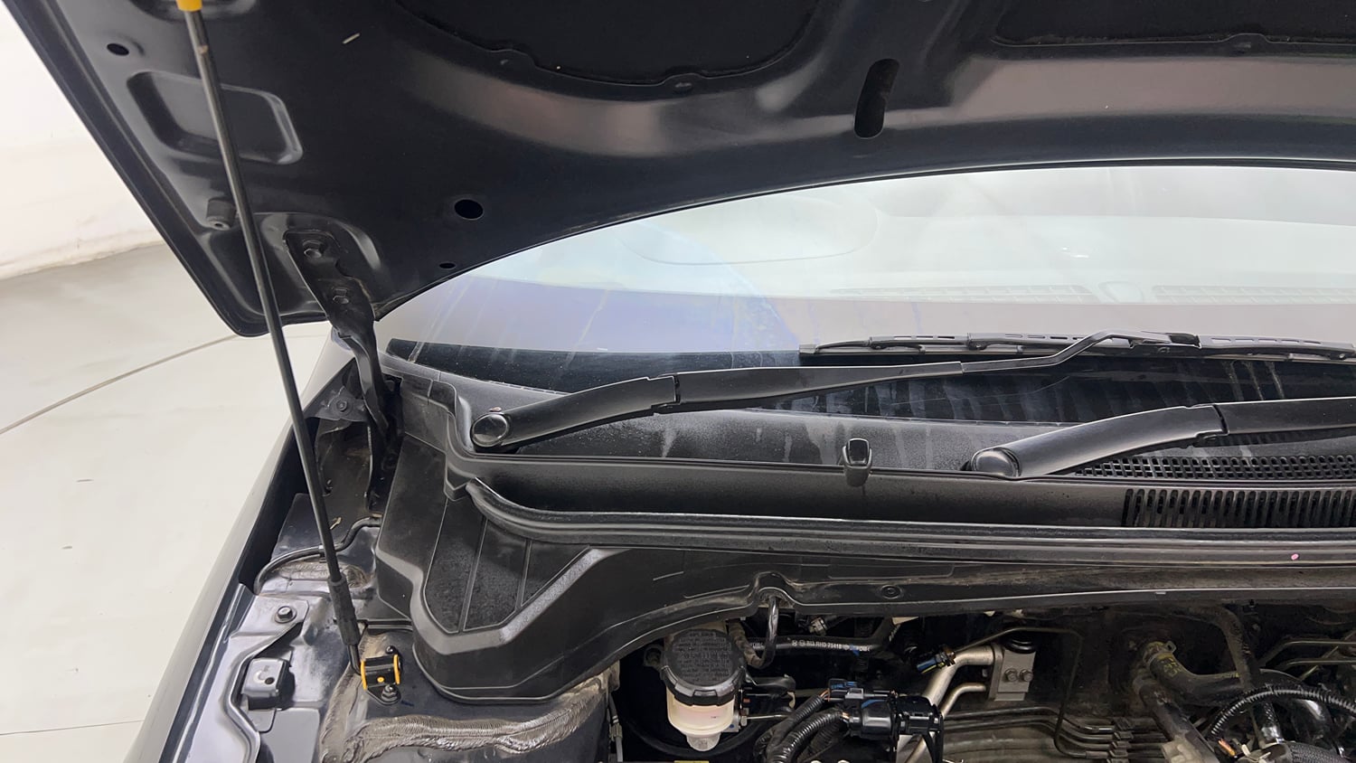 Used 2023 Hyundai New i20 Asta (O) 1.2 MT Petrol Manual engine ENGINE RIGHT SIDE HINGE & APRON VIEW