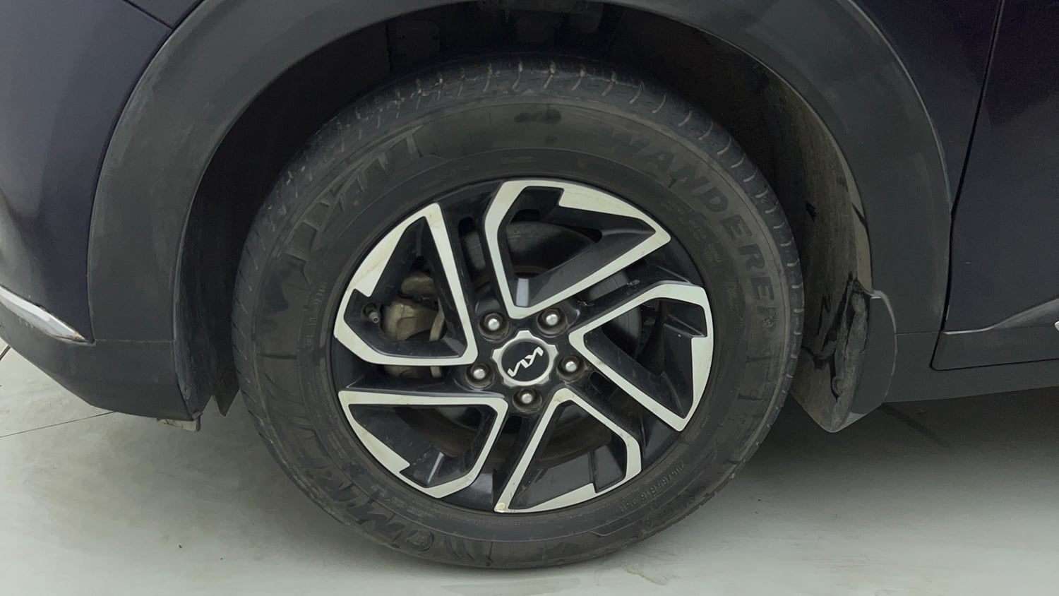 Used 2022 Kia Carens Luxury Plus 1.5 Diesel AT 7 STR Diesel Automatic tyres LEFT FRONT TYRE RIM VIEW