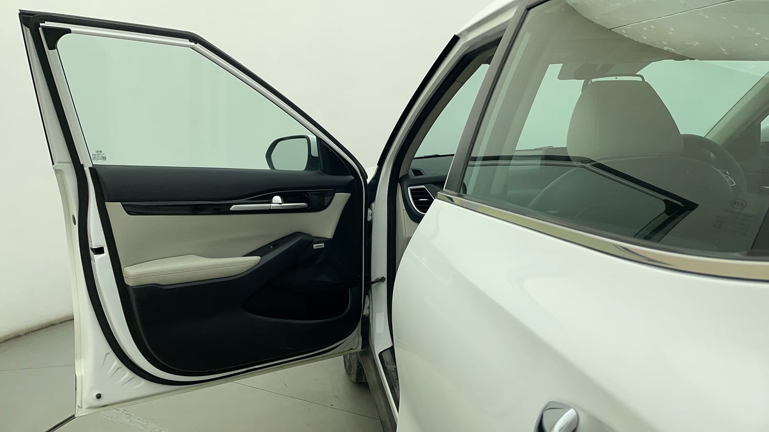 Used 2019 Kia Seltos GTX Plus 1.4 Petrol Manual interior LEFT FRONT DOOR OPEN VIEW