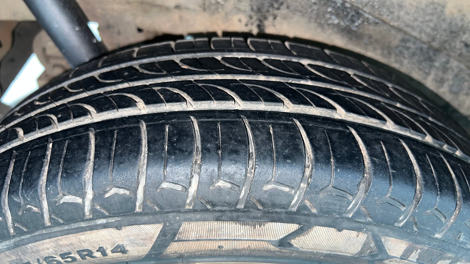 Used 2018 Maruti Suzuki Wagon R 1.0 VXI AMT (O) Petrol Automatic tyres RIGHT REAR TYRE TREAD VIEW