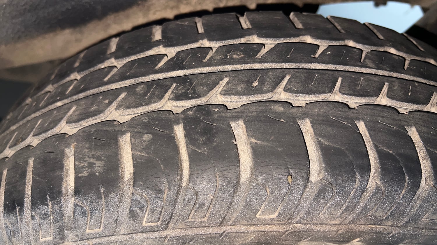 Used 2014 Maruti Suzuki Wagon R VXI Petrol Manual tyres LEFT REAR TYRE TREAD VIEW