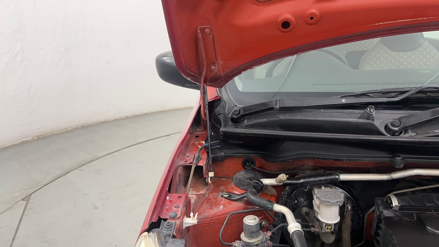 Used 2015 Maruti Suzuki Celerio VXi CNG Cng Manual engine ENGINE RIGHT SIDE HINGE & APRON VIEW