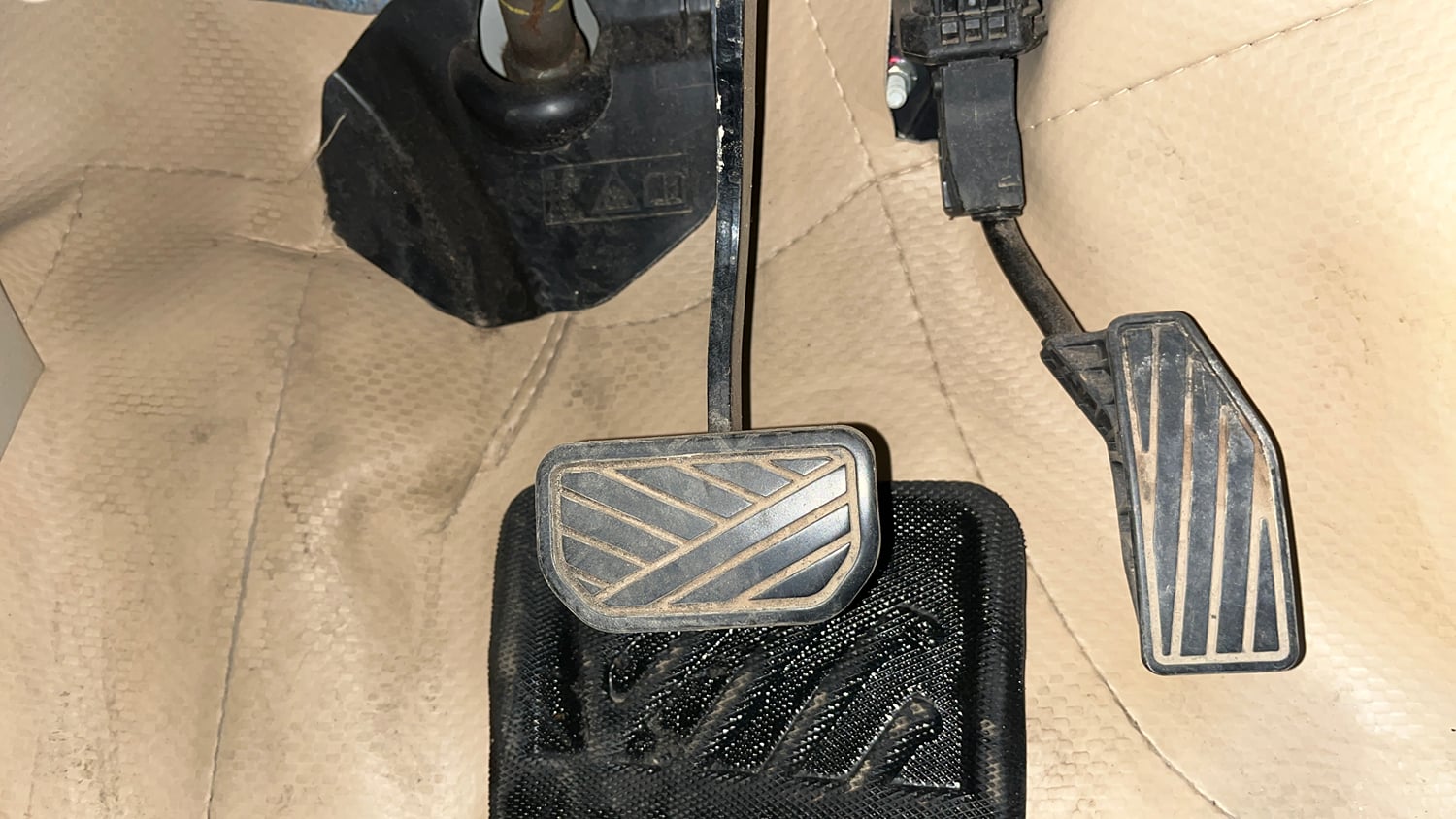 Used 2023 Maruti Suzuki Ertiga ZXi Plus AT Petrol Automatic interior PEDALS VIEW