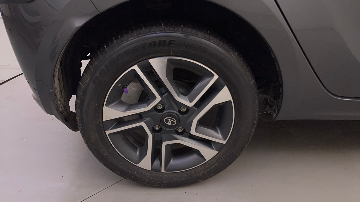 Used 2024 Tata Tiago XZA Plus Petrol Automatic tyres RIGHT REAR TYRE RIM VIEW