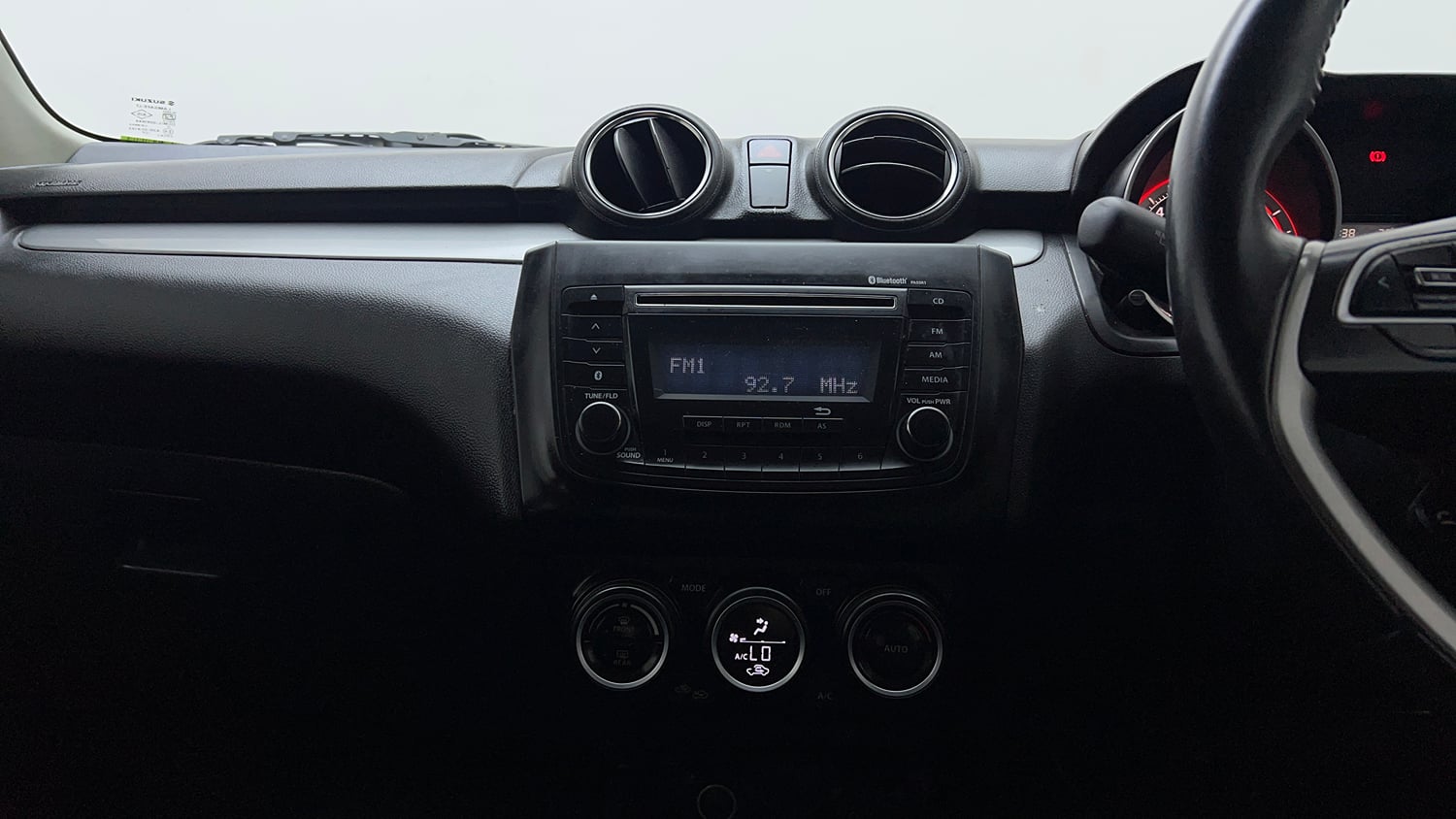 Used 2019 Maruti Suzuki Swift ZXi Petrol Manual interior MUSIC SYSTEM & AC CONTROL VIEW