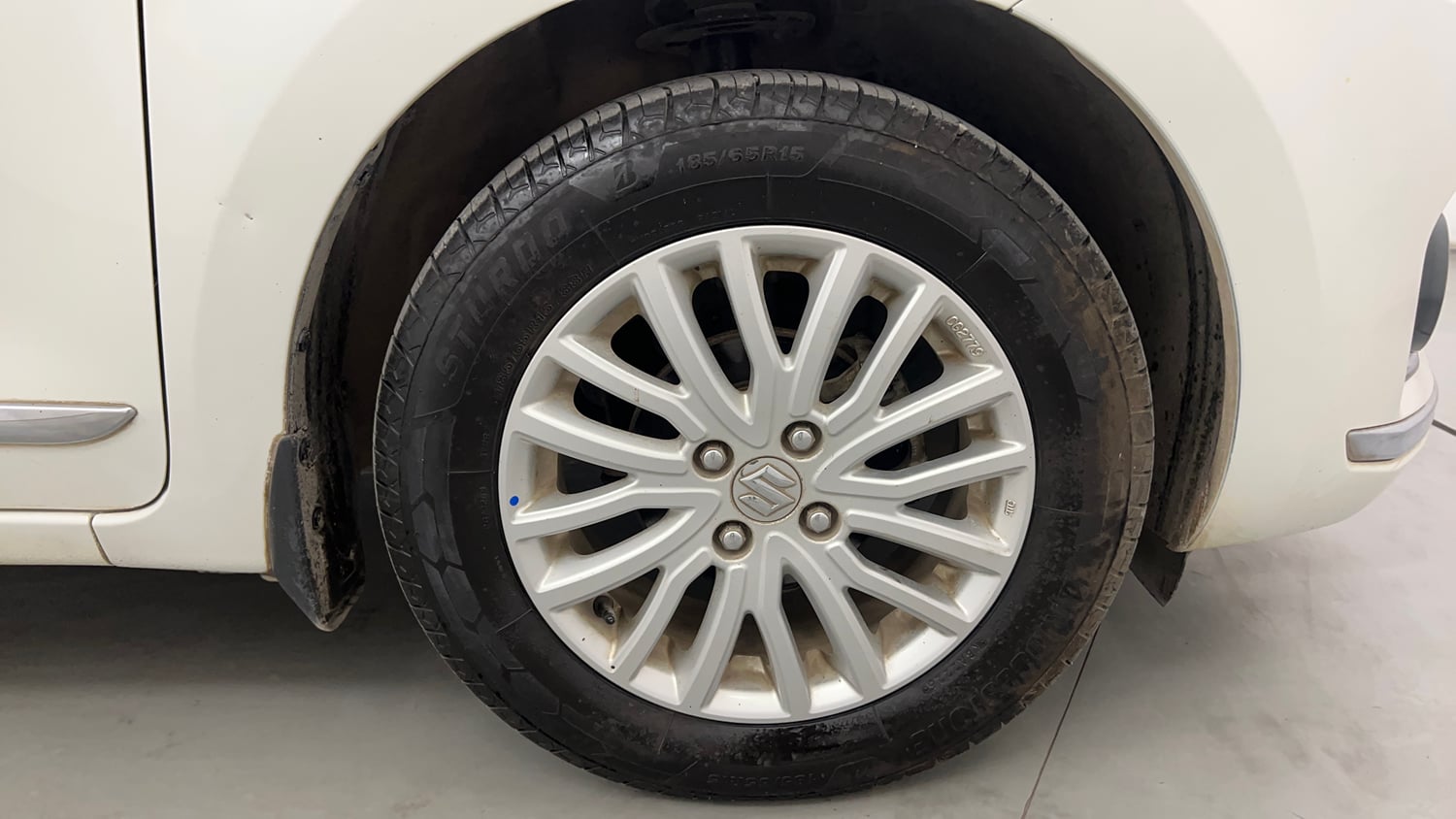 Used 2020 Maruti Suzuki Dzire ZXi AMT Petrol Automatic tyres RIGHT FRONT TYRE RIM VIEW