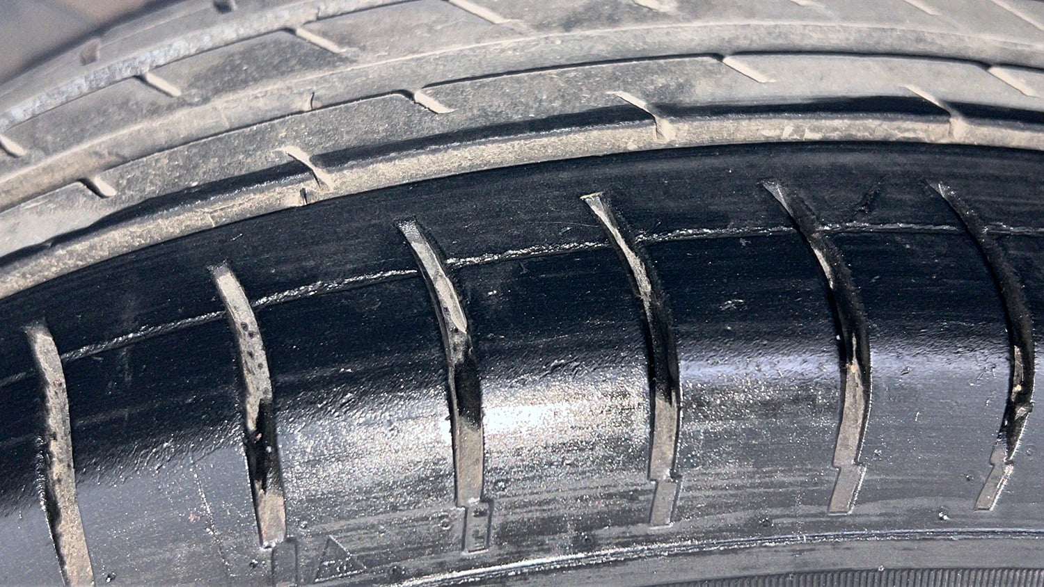 Used 2015 Hyundai Elite i20 Sportz 1.2 Petrol Manual tyres LEFT FRONT TYRE TREAD VIEW